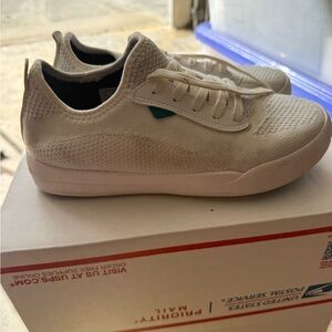 Vessi Women's Weekend Sneaker - white
